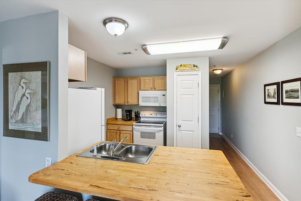 full kitchen 