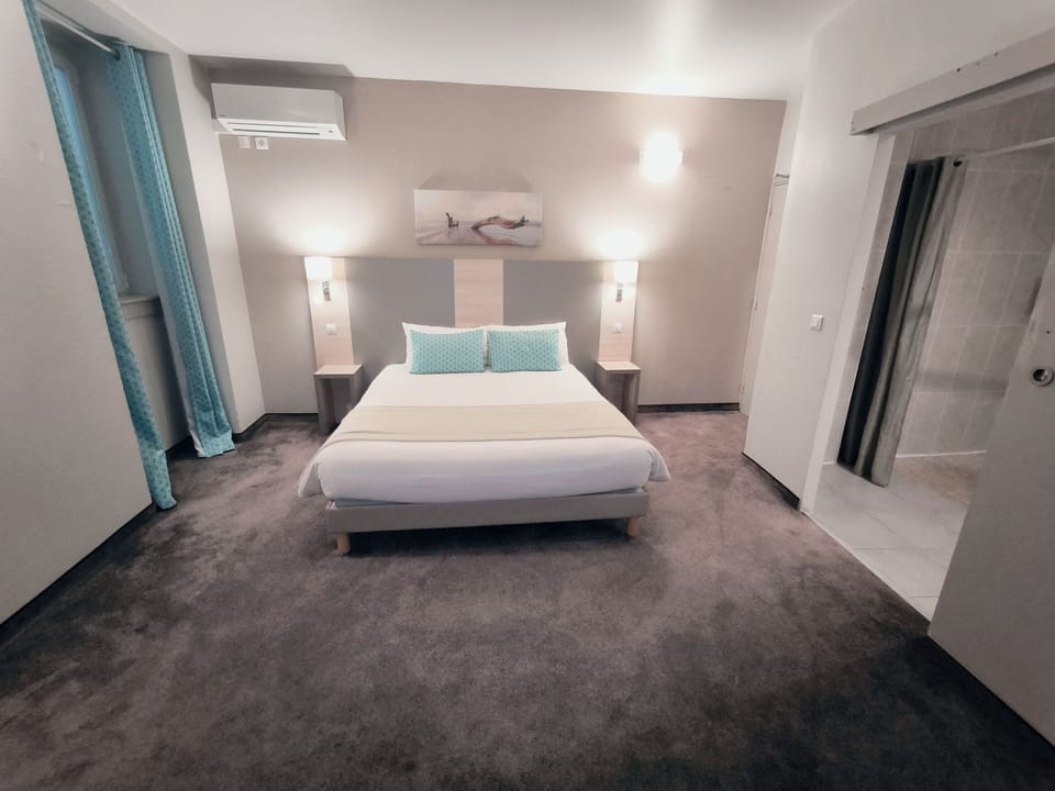 Classic Double Room, Ground Floor | Minibar, in-room safe, desk, blackout drapes