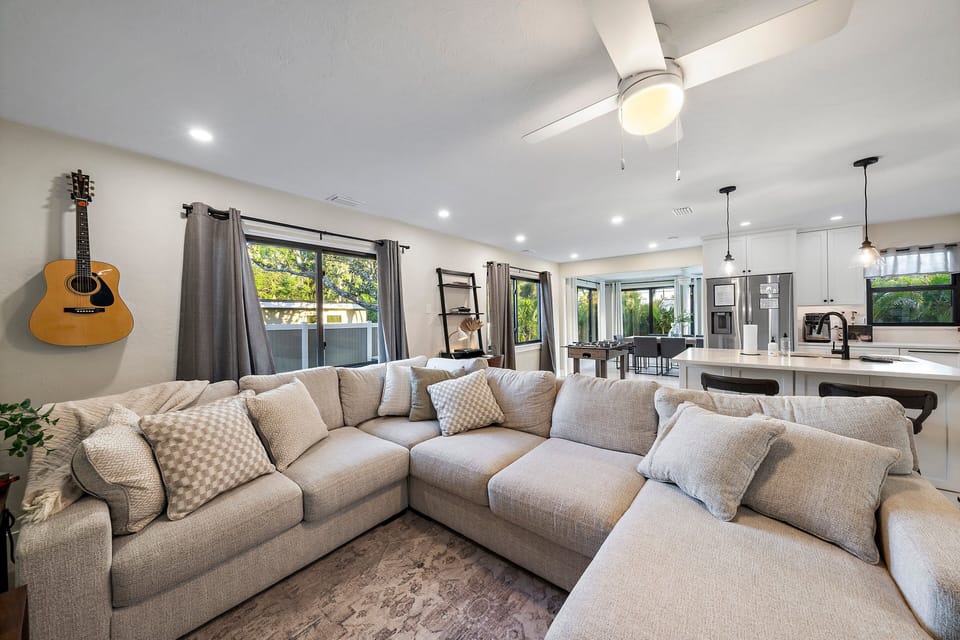 Great open floor plan that encourages an interactive vacation for you and your family or friends:)