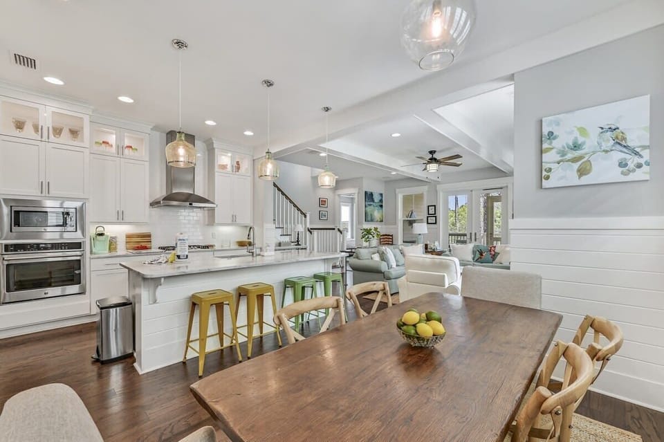 Open Concept Living Area!