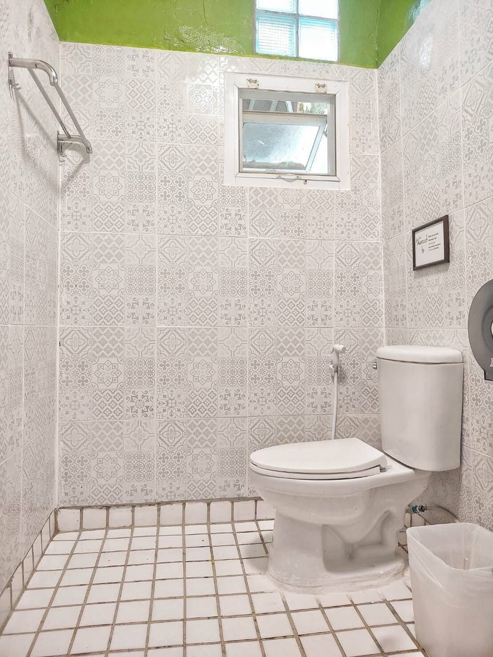 Standard Room, 1 Queen Bed | Bathroom | Shower, hair dryer, towels, soap