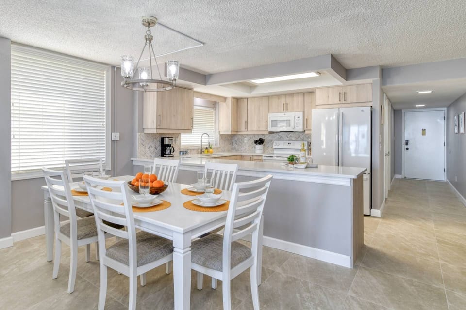 The brand new kitchen has everything you need to prepare your favorite foods and drinks.