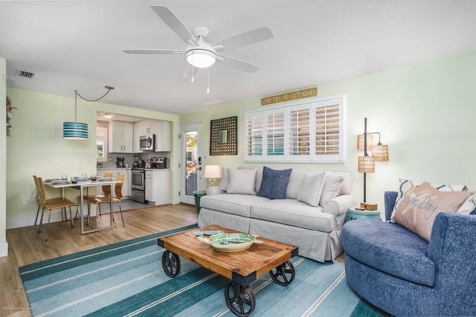 Beautiful funsishings in the main ares.  Sofa sleeper for 1 or 2 guests