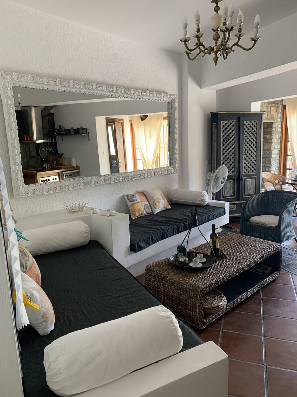 Apartment, 2 Bedrooms, Sea View, Beachfront | Living area