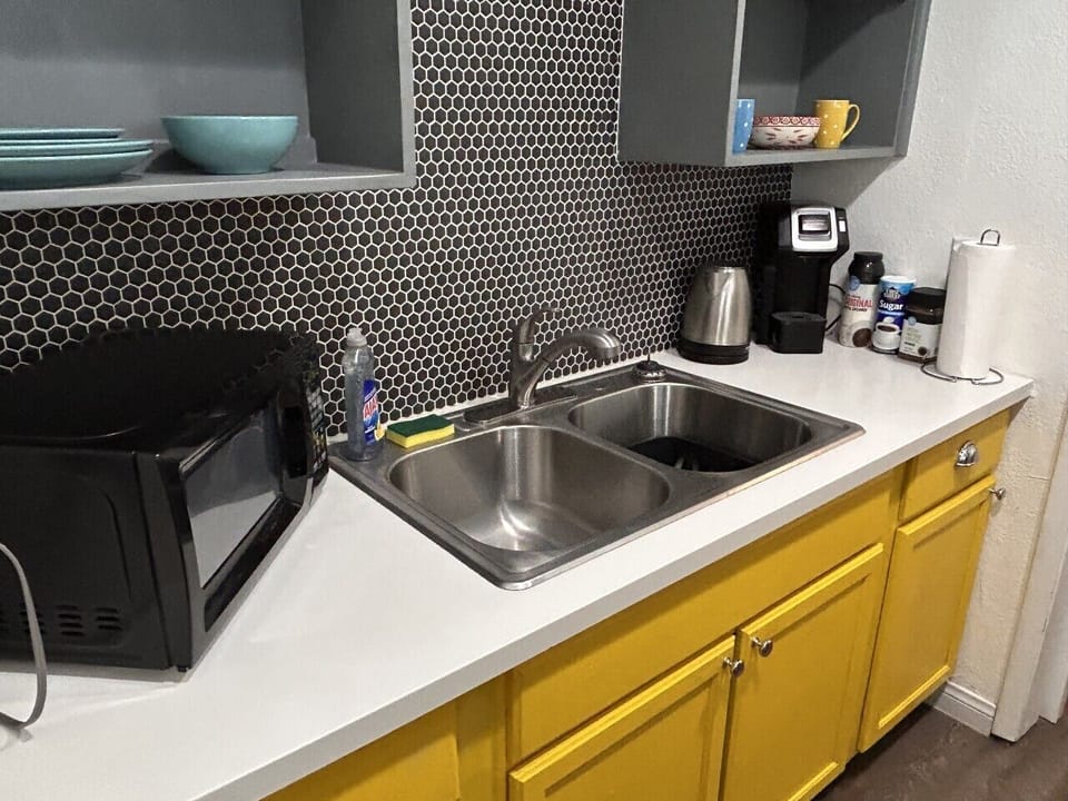 Full kitchen