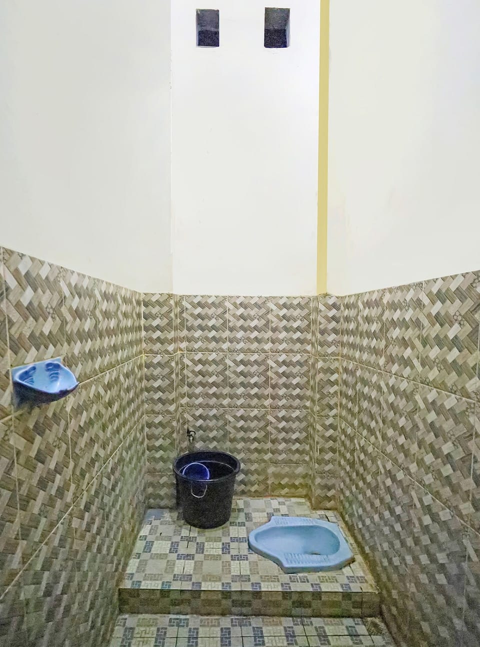 Shower, towels, toilet paper
