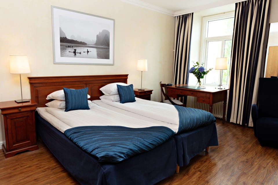 Standard Room, 2 Twin Beds, Non Smoking | Hypo-allergenic bedding, desk, iron/ironing board