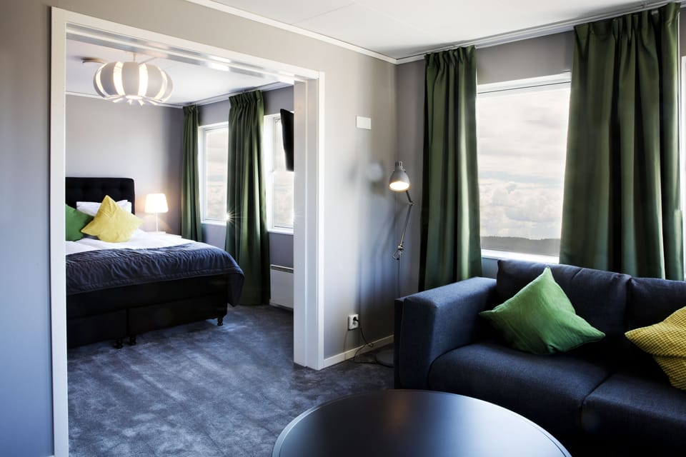 Junior Suite | Living area | 38-cm TV with cable channels