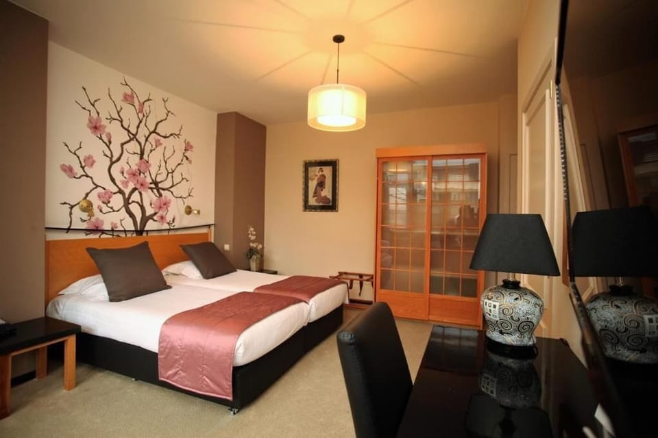 Twin Room | Minibar, in-room safe, desk, soundproofing