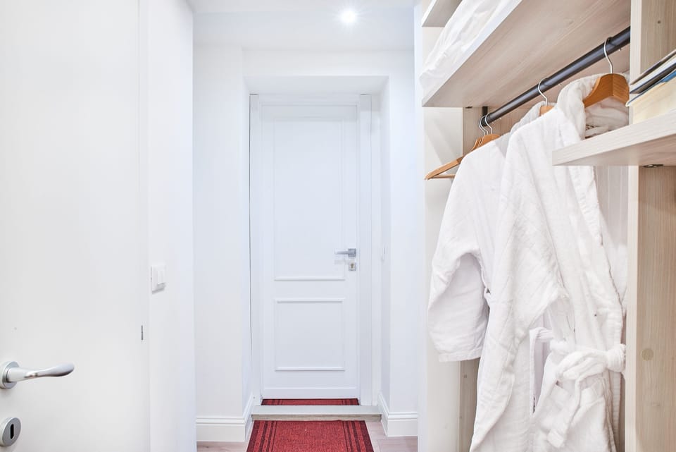 Deluxe Room | Frette Italian sheets, premium bedding, down comforters, pillowtop beds