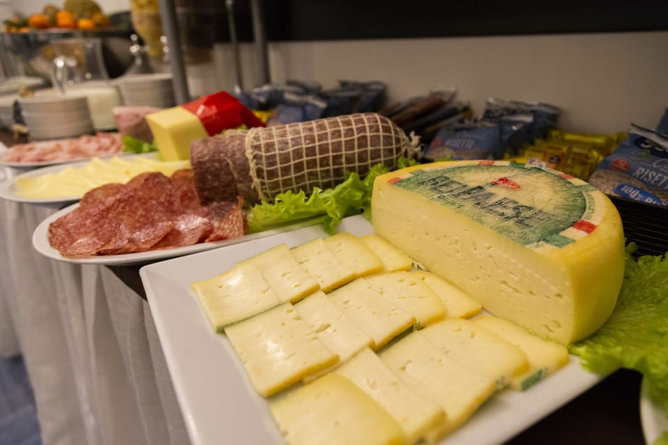 Daily buffet breakfast for a fee