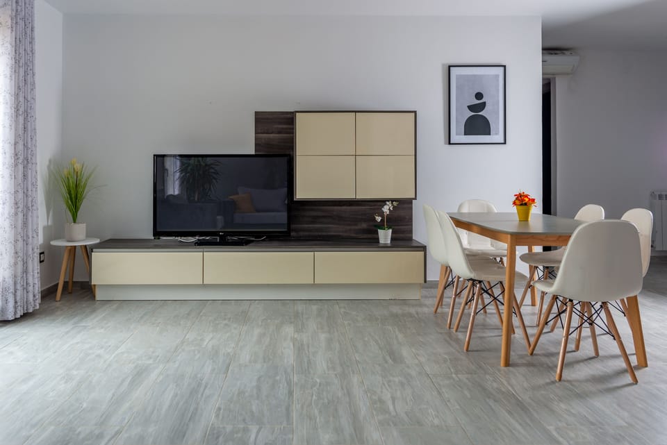 37-inch TV with cable channels, Netflix, streaming services