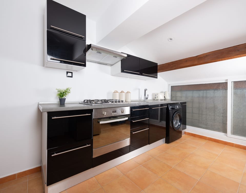 Apartment | Private kitchen | Fridge, microwave, oven, stovetop