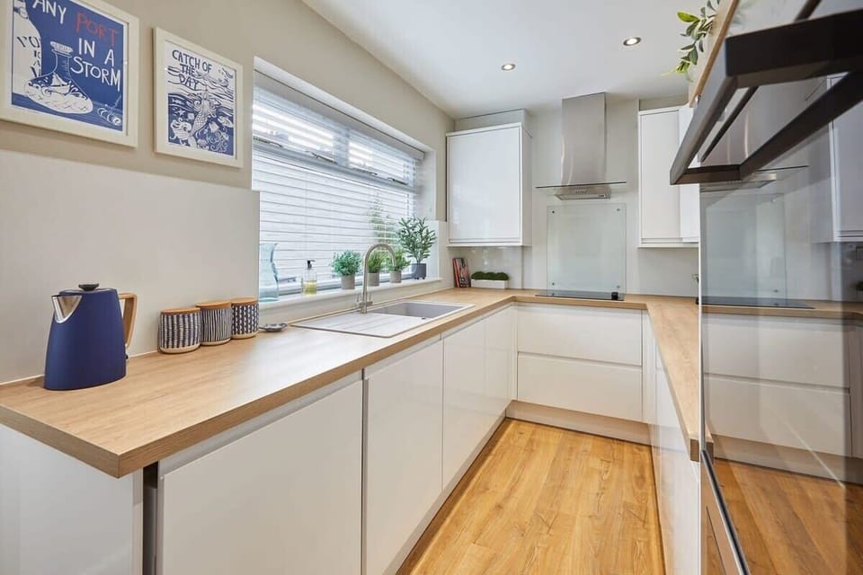 Ebb Tide, Whitby - Host & Stay