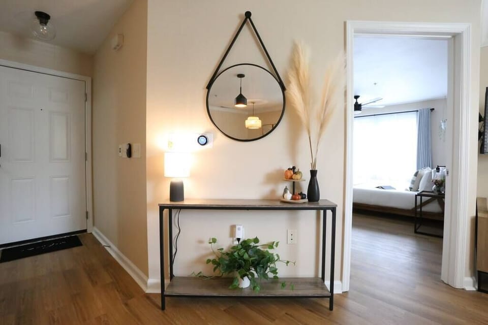 Clean lines and organic textures. We’ve designed every corner—including the entryway—to feel calm, welcoming, and thoughtfully organized.