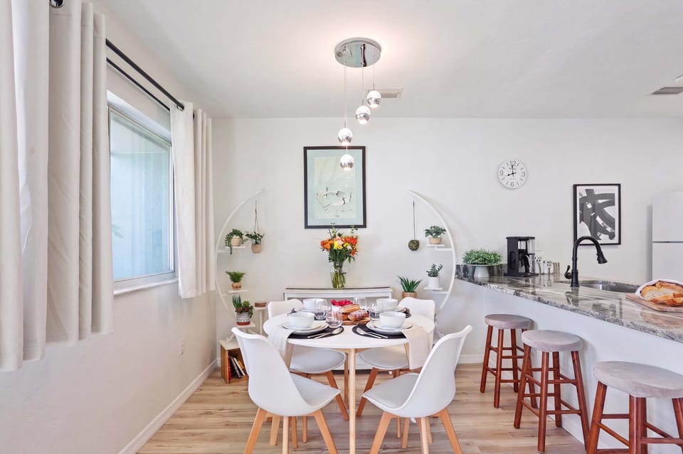 Enjoy a morning pastry or a home-cooked dinner in our bright, sunlit dining nook. With seating for four at the table and additional breakfast bar stools, it’s the perfect spot for social gatherings.