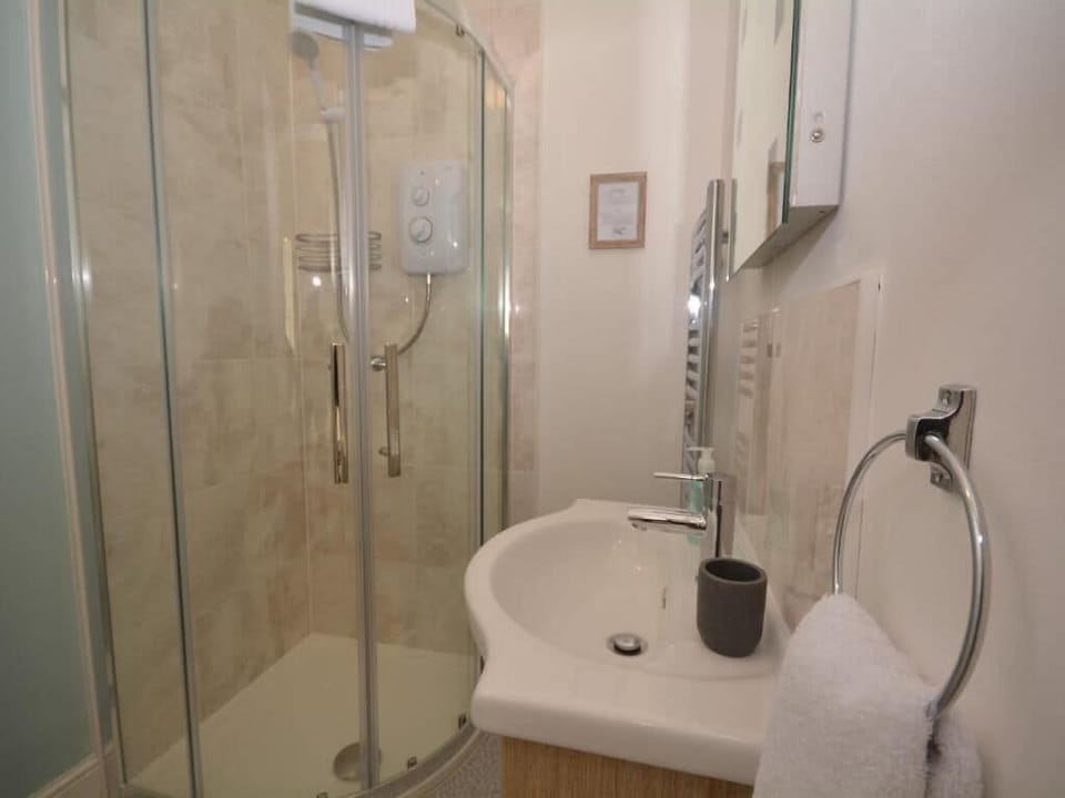 Double Room (1st Floor) | Bed sheets