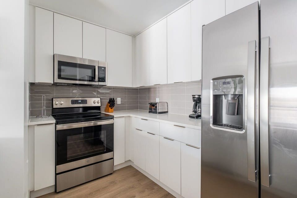 Fridge, gas range and microwave available