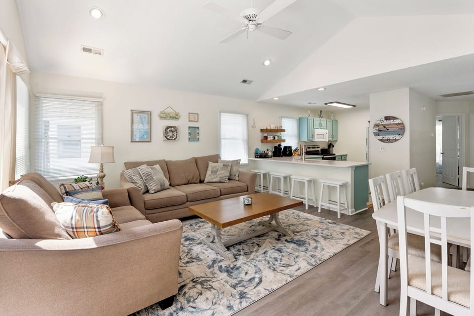 CL12M: Corolla Premier | Top Level Living Area