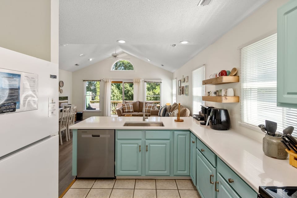 CL12M: Corolla Premier | Top Level Kitchen