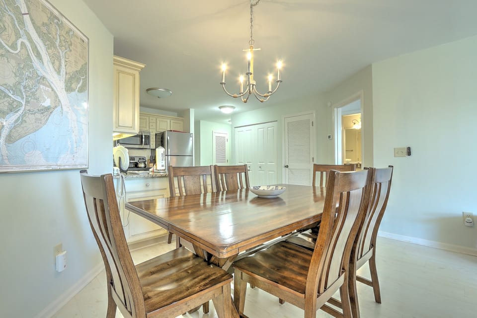 Nice dining area with room for everyone.