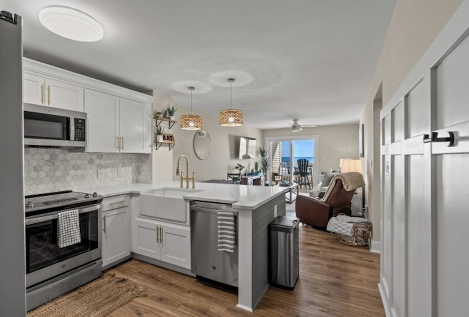 All modern appliances to make meal preparation a breeze.