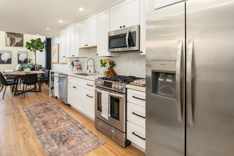 Kitchen , Dinning and Family Room - Open Layout