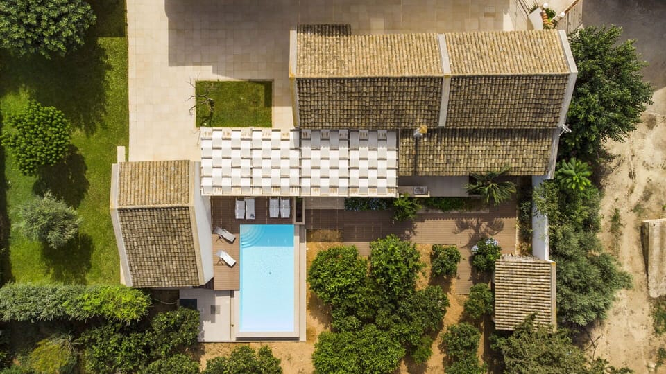Building Exterior, Outdoor, Pool