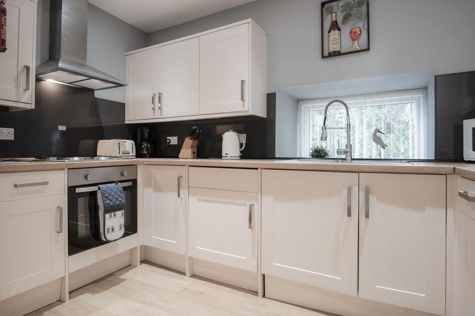 Rose Coach House - 3 Bedroom Cottage - Pendine (13345)