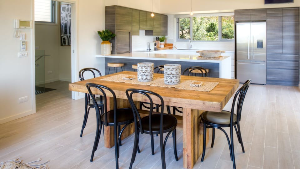Kitchen dining room in hyams beach accommodation