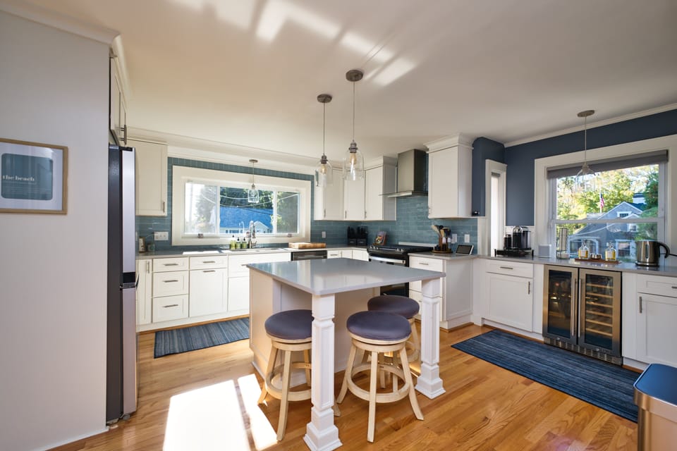 Large Kitchen with island (seating for 4) and beverage center
