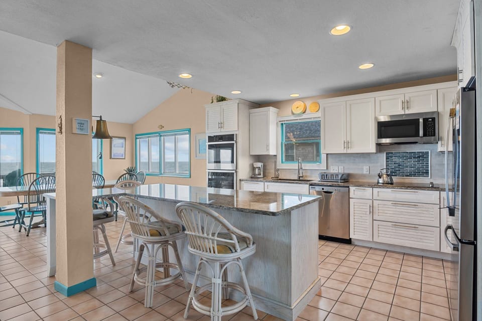Fully Renovated Chef's Kitchen