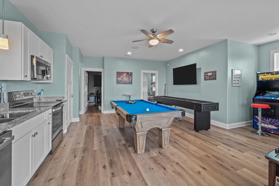 Pool Table, Kitchenette & Game Machine