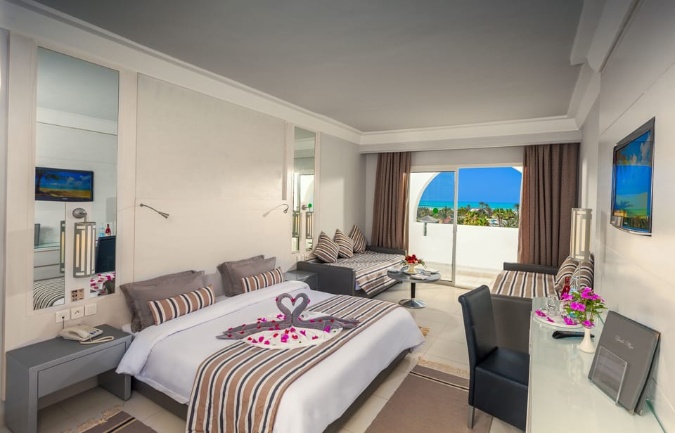 Triple Room | 1 bedroom, minibar, desk, free WiFi