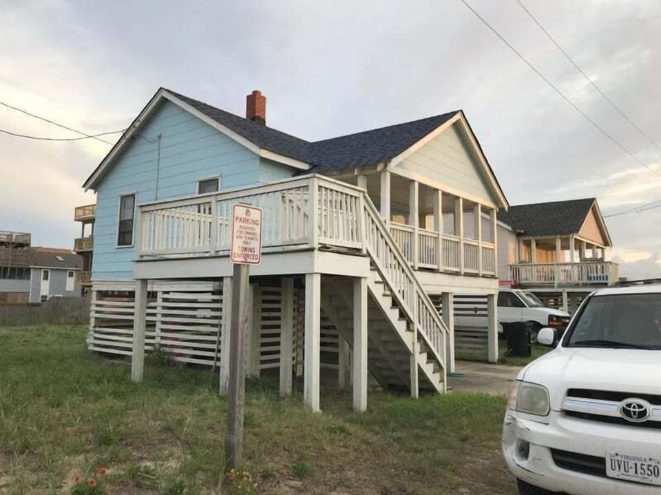 Shelter, Outdoors, Neighborhood, City, House