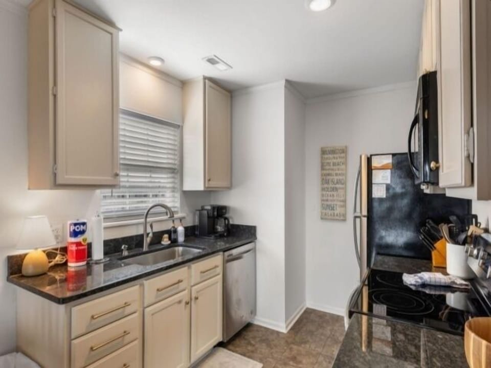 Indoors, Sink, Sink Faucet, Kitchen, Home Decor
