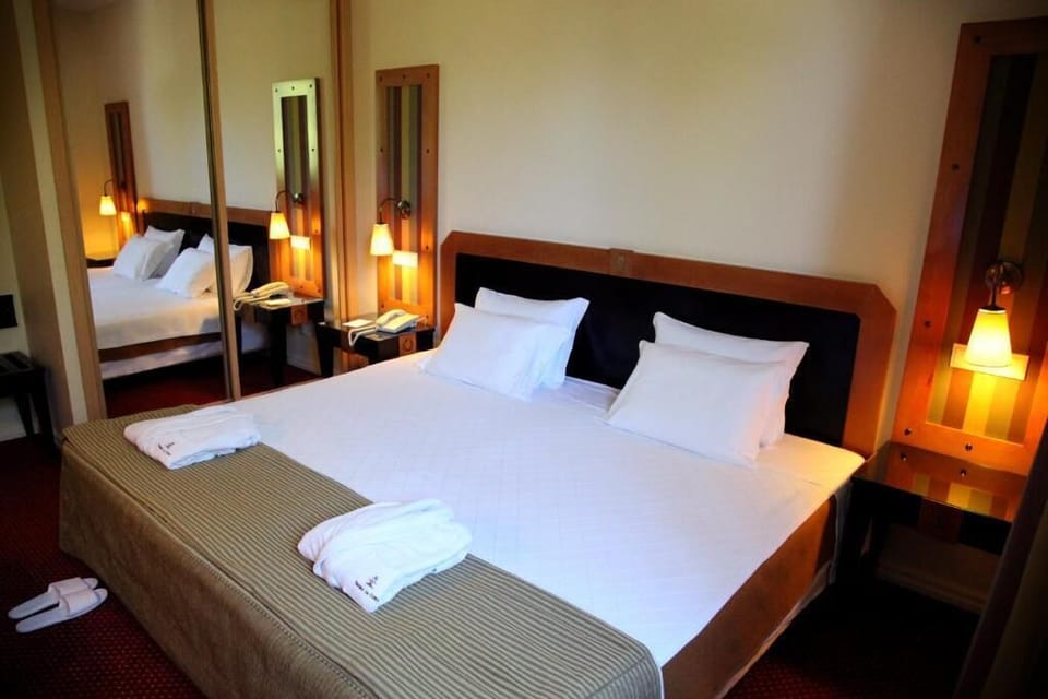 Suite | Minibar, in-room safe, soundproofing, free WiFi