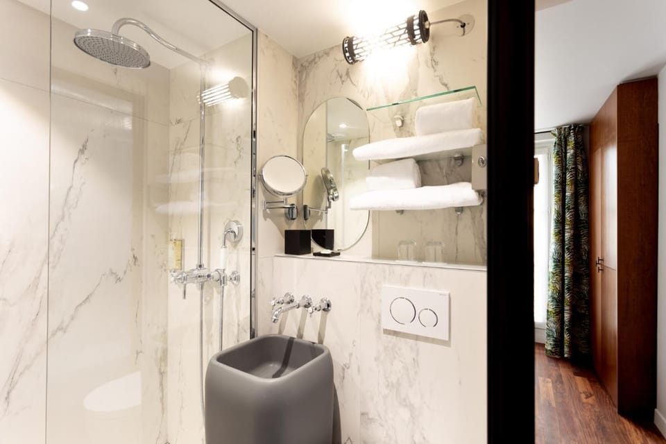 Superior Double Room | Bathroom | Free toiletries, hair dryer, bathrobes, slippers