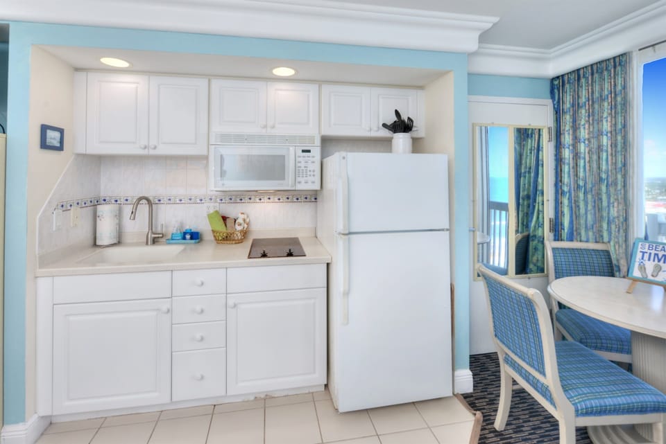 Fully equipped kitchenette