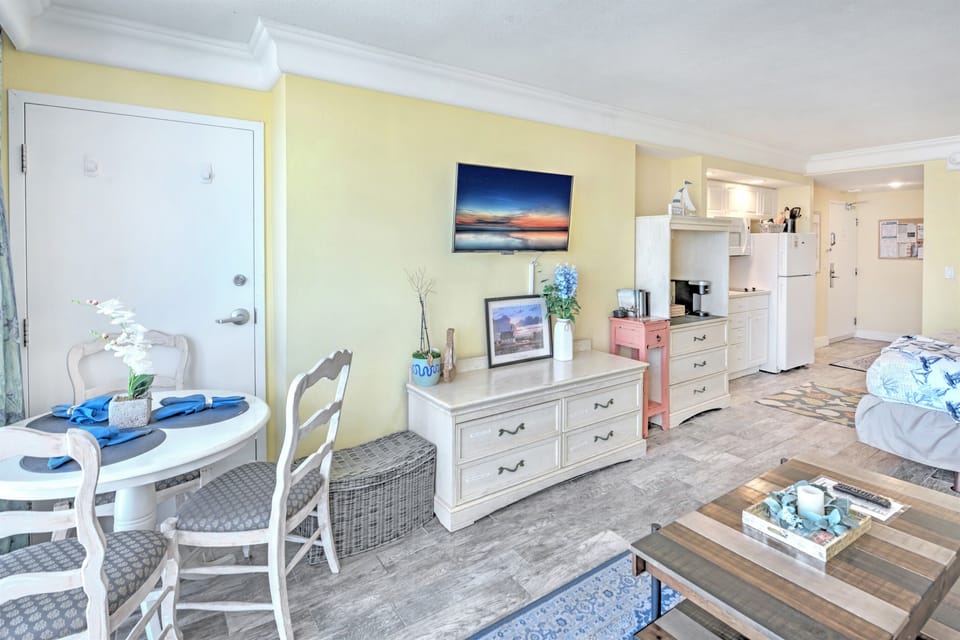 Separate bedroom. Privacy on your oceanfront getaway.