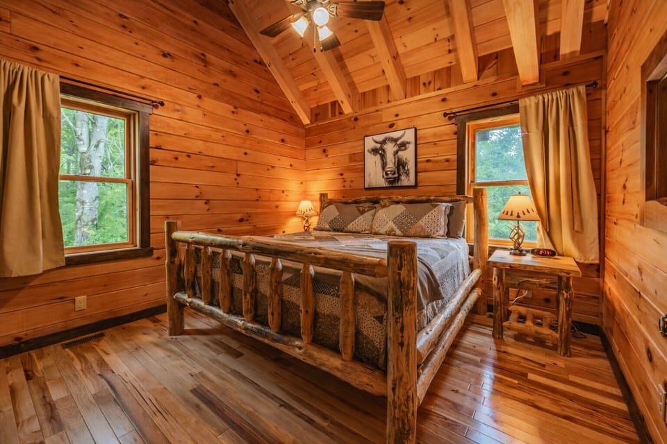 Main level King (Bedroom 1 of 8)