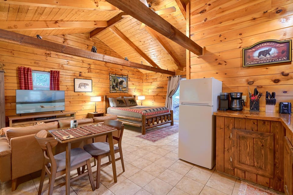 Entrance / Kitchen