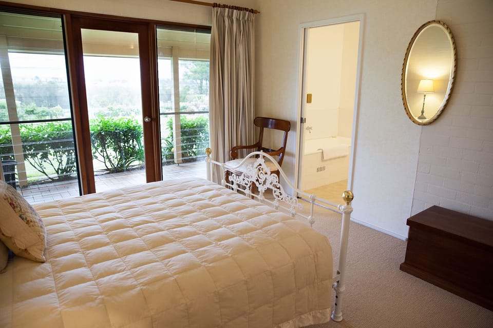 6 bedrooms, Egyptian cotton sheets, premium bedding, down comforters