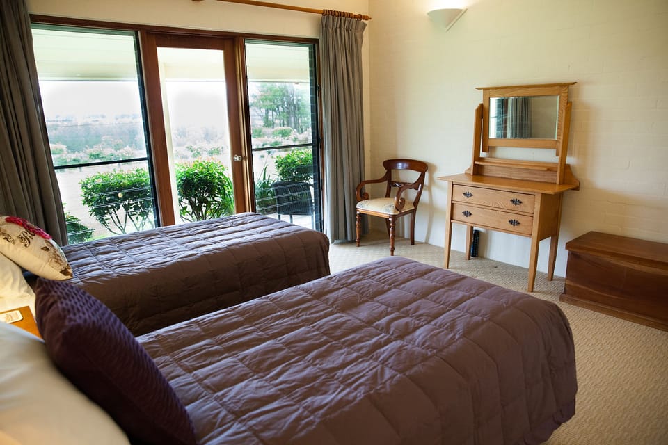 6 bedrooms, Egyptian cotton sheets, premium bedding, down comforters