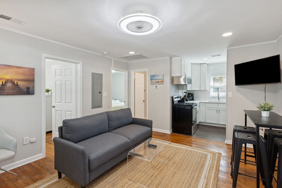 Cute newly remodeled Folly cottage