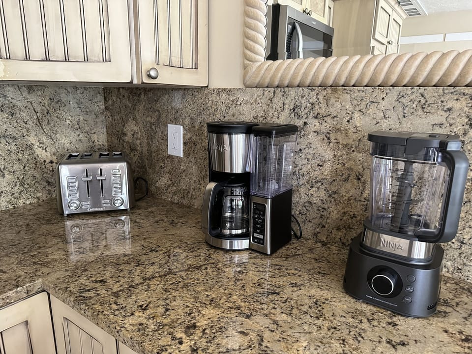 Ninja coffee maker, blender & cuisnart toaster. 