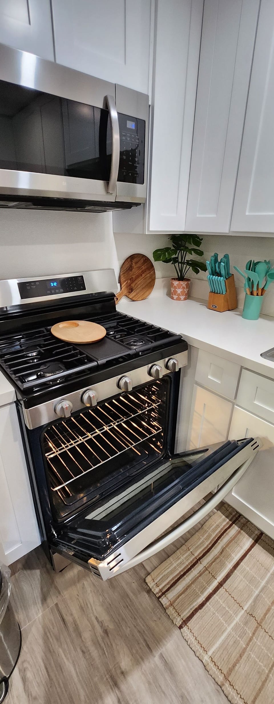 Luxury Duplex | Private kitchen | Full-size fridge, microwave, oven, stovetop
