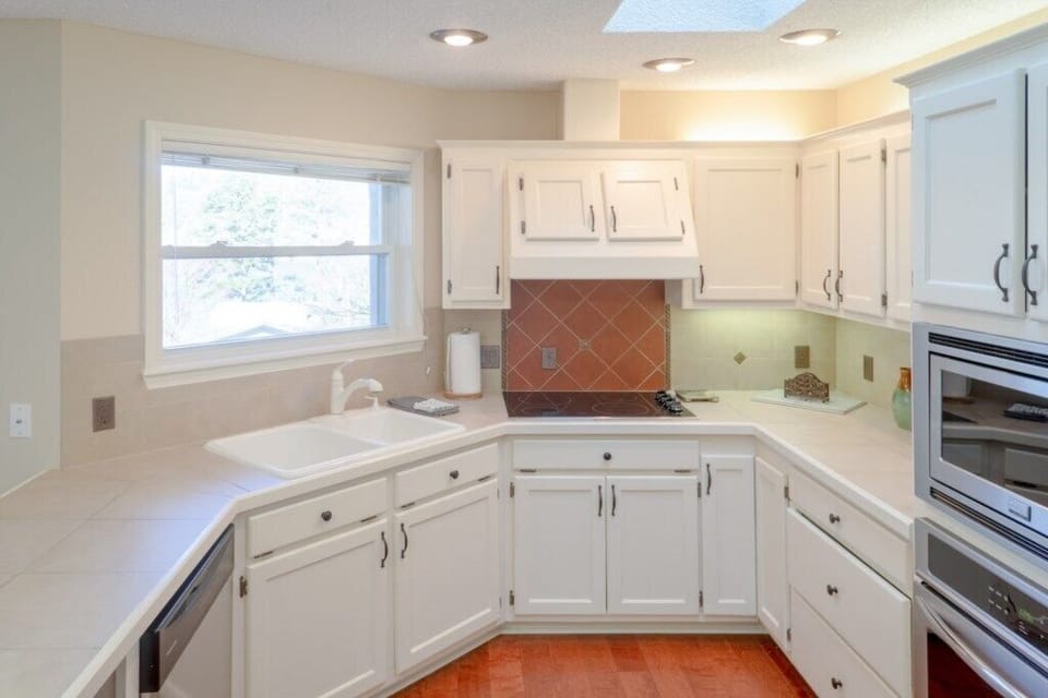 Bright Clean Kitchen