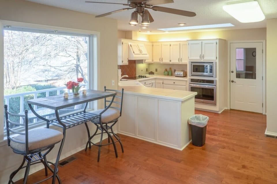Cozy Breakfast Nook off Kitchen Space