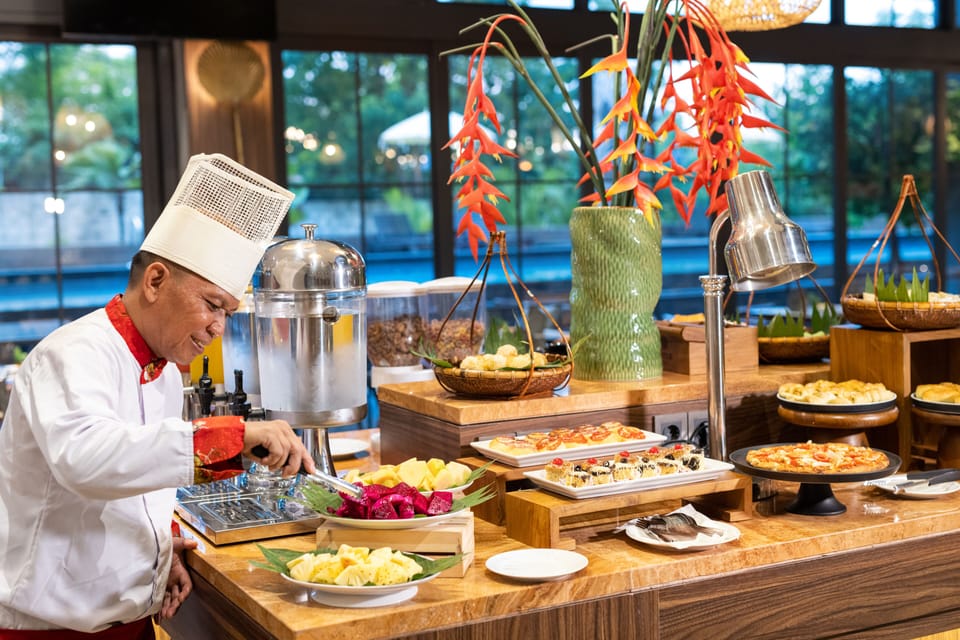 Free daily buffet breakfast